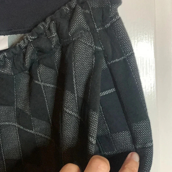 EUC women’s NIKE unique black and grey printed pullon cropped pants size small - Picture 4 of 9